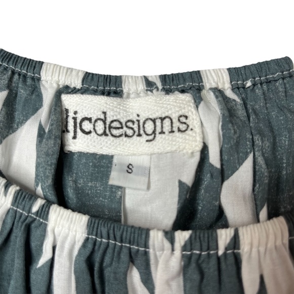 LJC Designs White And Grey Geometric Print Flutter Crop Top size Small - Picture 7 of 12